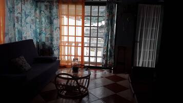 Apartment, 2 Bedrooms, Balcony, City View | Living room