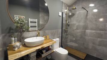 Casa, 3 dormitoris, piscina privada, vistes al jardí | Bany