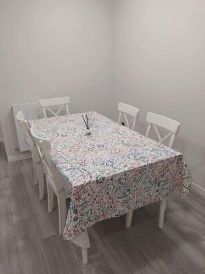 Apartment, 3 Bedrooms, Balcony, Garden View | Dining room - Precioso Apartamento en Bilbao (Galdakao)