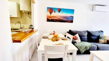 Apartment, 3 Bedrooms, Smoking, Balcony | Dining