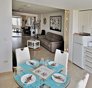 Living area - Las Americas Best-suite - Large Apartment With View, Garden and Swimming Pool (Arona)