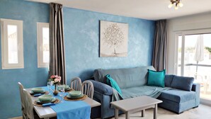 Apartamento, 1 habitación, balcón, vistas al jardín | Zona de estar