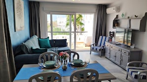 Apartamento, 1 habitación, balcón, vistas al jardín | Zona de estar