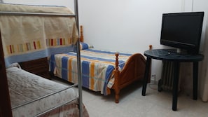 A small room with a bed, a desk with a computer, and a TV. - Room-double Bunk Room Toledo (Toledo)
