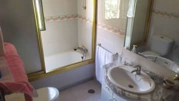 Shared Dormitory, 1 Bedroom, Patio, Garden View | Bathroom