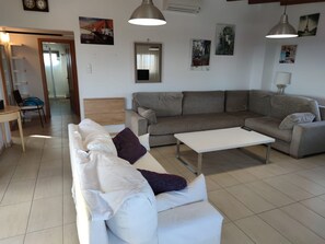 Living area - Sunset and Oceanview 1 Bedroom Apartment With Shared Pool (San Bartolomé de Tirajana)