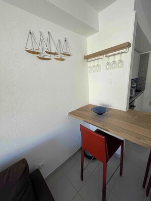 อพาร์ทเมนท์, 1 ห้องนอน, ระเ บียง | บริเวณนั่งเล่น