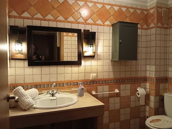 Villa, 3 Bedrooms, Smoking, Private Pool | Bathroom