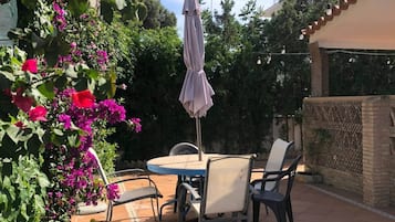 Vil·la, 3 dormitoris, fumadors, piscina privada | Servei de restauració a l'aire lliure