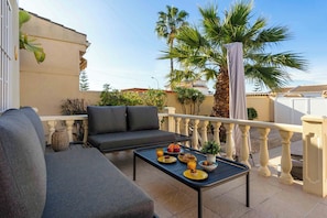 샬레, 침실 2개, 전용 수영장, 정원 전망 | 테라스/파티오