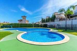 Appartement, 2 chambres, fumeurs, patio | Piscine | Piscine extérieure