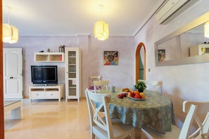 Huoneisto, 2 makuuhuonetta, tupakointi sallittu, patio | Ruokailu