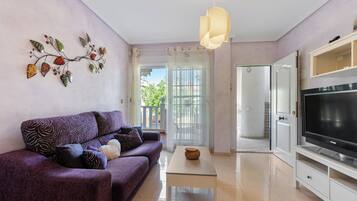 Appartement, 2 slaapkamers, roken, patio | Woonkamer