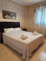 Apartamento, 2 habitaciones, fumadores, patio | 2 dormitorios