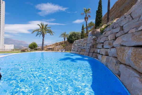 Appartement, 2 slaapkamers, balkon, uitzicht op de stad | Zwembad | Een buitenzwembad