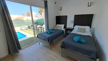 Villa, 4 Schlafzimmer, Raucher, eigener Pool | 4 Schlafzimmer
