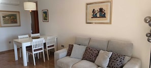 Apartment, 2 Bedrooms, Accessible, Smoking | Living area