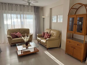 Apartment, 2 Bedrooms, Accessible, Balcony | Living room