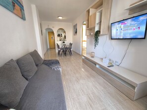 Lejlighed - 2 soveværelser - ryger - balkon | Stue
