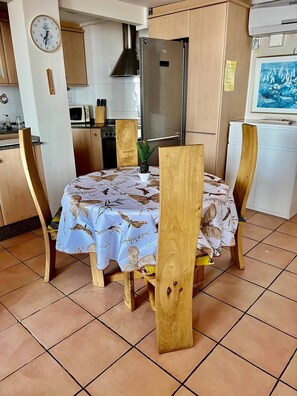 Apartment, 2 Bedrooms, Accessible, Balcony | Dining - 2 Sand, Meer, Sonne, Erholung Und Spanische Küche (Benidorm)