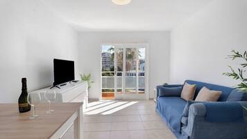 Apartment, 1 Bedroom, Balcony, City View | Lounge