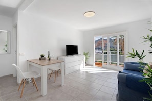Apartment, 1 Bedroom, Balcony, City View | Room amenity