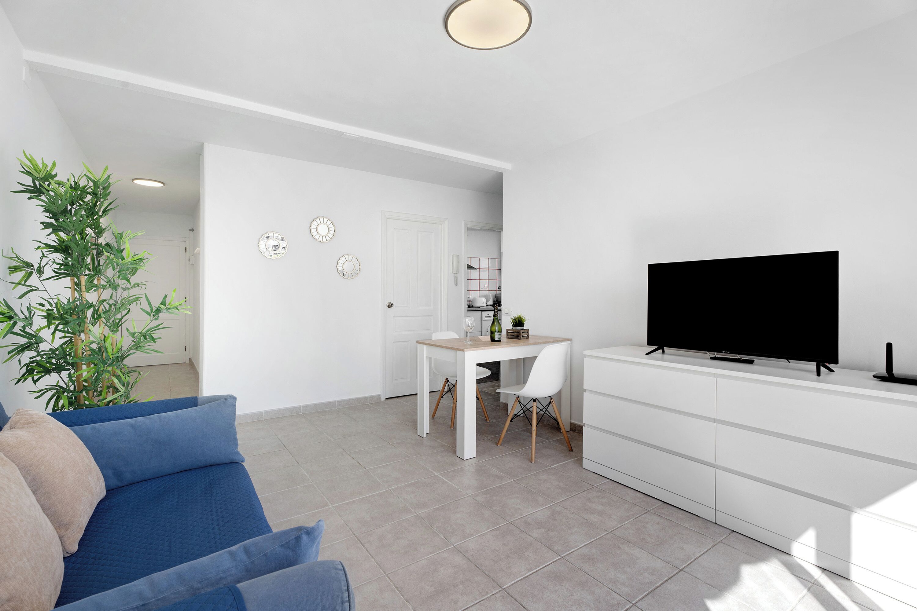 Apartamento, 1 habitación, balcón, vistas a la ciudad | Servicio de la habitación