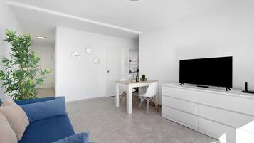 Apartamento, 1 habitación, balcón, vistas a la ciudad | Servicio de la habitación