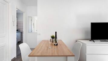 Apartamento, 1 habitación, balcón, vistas a la ciudad | Zona de estar