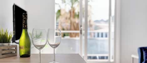Apartment, 1 Schlafzimmer, Balkon, Stadtblick | Speisen