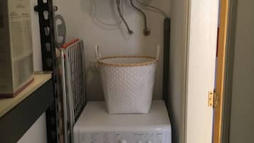 Apartment, 2 Bedrooms, Smoking, Balcony | Laundry