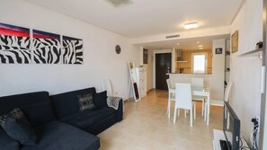 Leilighet, 2 soverom, balkong, fjellutsikt | Innvendig