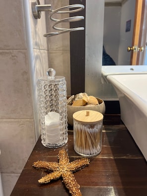 Dormitorio compartido, 1 habitación, patio, vistas al jardín | Baño