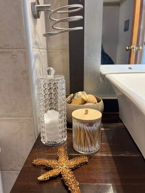 Dortoir Partagé, 1 chambre, patio, vue jardin | Salle de bain