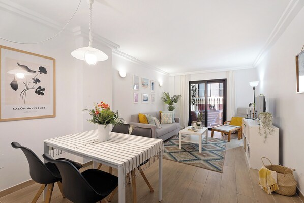 Apartment, 2 Bedrooms, Balcony, City View | Dining - Bonito Apto Montenerife Adeje (Adeje)