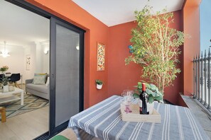 Huoneisto, 2 makuuhuonetta, parveke, kaupunkinäköala | Parveke