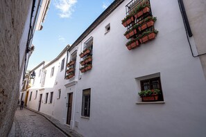 House, 2 Bedrooms, Balcony | Front of property - Casa La Mezquita con Parking Gratis (Córdoba)