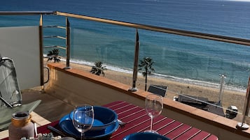 Studio, Balcony, City View | Outdoor dining