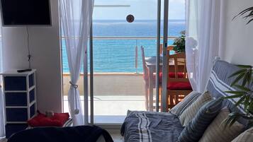 Studio, Balcony, City View | Interior