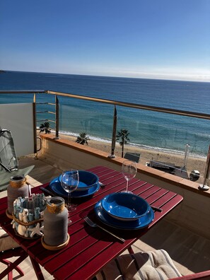 Studio, Multiple Bedrooms, Balcony, City View | Outdoor dining