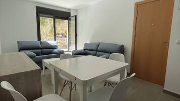 Apartment, 3 Bedrooms | Tempat makan
