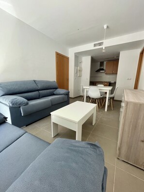 Appartement, 3 chambres | Coin séjour