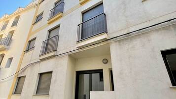 Appartement, 3 slaapkamers, uitzicht op bergen | Voorkant van accommodatie