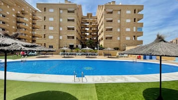 Apartamento, 2 quartos, sacada | Piscina | Piscina externa