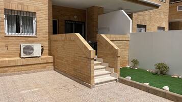 Apartment, 2 Bedrooms, Balcony | Exterior detail