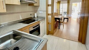 Appartement, 2 chambres, balcon | Cuisine privée