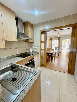 Departamento, 2 habitaciones, balcón | Cocina privada