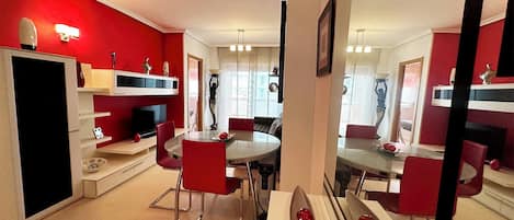 Apartment, 2 Bedrooms, Balcony, Ocean View | Dining room