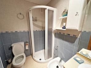 Apartamento, 2 quartos, sacada, vista para o oceano | Banheiro