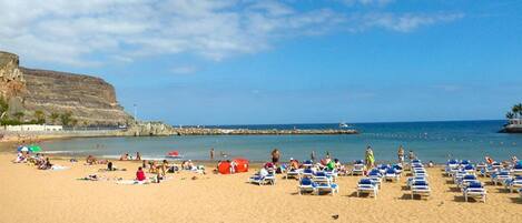 Studio, plusieurs chambres, fumeurs, patio | Plage